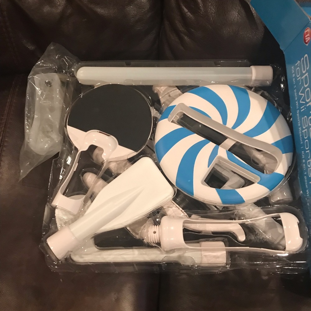 Wii Resort Sport 8 in 1 accessories.